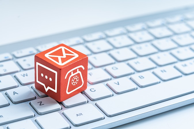 お問い合わせ赤ブロック、キーボード