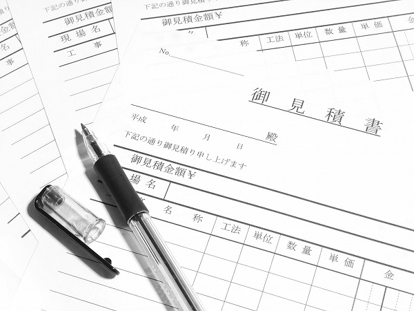 御見積書とボールペン